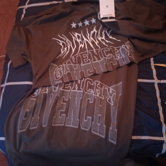 Gevinchy shirt and Nike shoes 8.5 - Picture 1 of 4